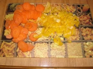 Wash carrots and bell peppers, cut into circles, and peppers into cubes.