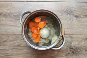 Clean the carrots and cut into slices. Put the carrots in a saucepan.