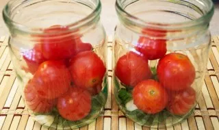 We fill half of the jar with cherry tomatoes.