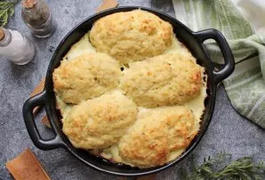 Pour water into the form and bake the cutlets in a preheated oven for 25-30 minutes at a temperature of 180 degrees.