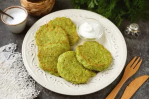 Tasty, soft, juicy and very beautiful pancakes from broccoli, served hot immediately. Delicious!