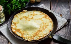 Grease the pan with oil and fry the pancakes on both sides after 30 seconds.