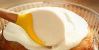 Beat the egg white until foamy, then add the icing sugar and continue beating until stiff peaks are formed. Coat the cake with an egg bea...