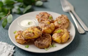 The potato appetizer is ready. Enjoy the food!