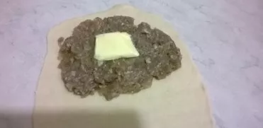 I roll out each piece of dough thinly, put a small amount of filling and a little butter inside.