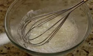 Meanwhile, make icing: mix 2 tablespoons of lemon juice with icing sugar.