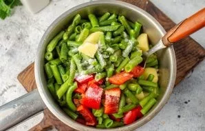 Pour vegetable oil, salt and pepper to taste.