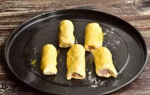 Place the rolls on a baking sheet and brush the top with egg yolk.