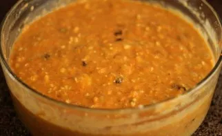 Stir thoroughly so that the dough is homogeneous and without lumps. This simple recipe for dietary carrot cake can also be supplemented w...