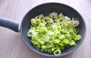 Add finely chopped leeks, saut for about 5 minutes.