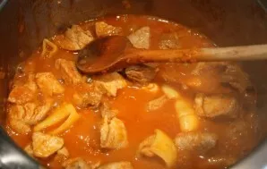 Let the meat and vegetables simmer in their own juice for 5-7 minutes. Then add water (100 ml), it is not necessary that it completely co...