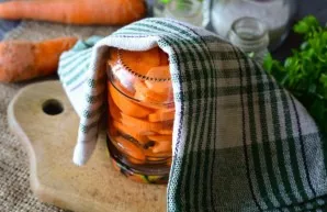 Roll up with lids and let cool completely.