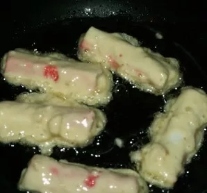 Dip the crab sticks into the resulting batter and fry in hot vegetable oil.