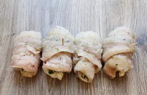 Roll each fillet into a roll, and tie the end with a toothpick.