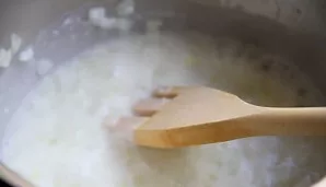 The sauce should quickly thicken.