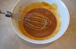 Ready caramel should be smooth.