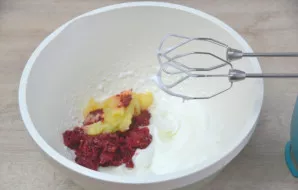 At first, beat the whites until fluffy. Then add cranberries and apples to the protein.