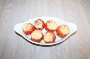 Fragrant tomatoes are ready.