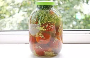 Pour the marinade over the jar all the way to the top. Seal the jar and place in a cool, dark place for 2-4 weeks until the tomatoes soften.
