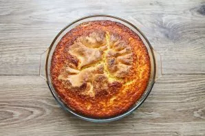 Put the form in a hot oven and bake the cake at a temperature of 180 degrees for 30-40 minutes. Remove the finished cake from the oven, c...