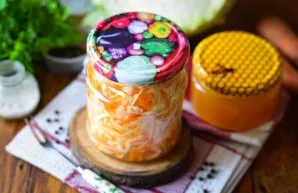 Leave the cabbage on the table for 2 days, then put in the refrigerator. Serve chilled. Cabbage with honey in the refrigerator can be sto...