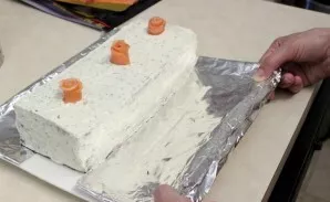 Apply the resulting cake with cream cheese in a thin layer, then carefully remove the bottom layer of foil