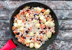 Rice with pumpkin and apple is ready.