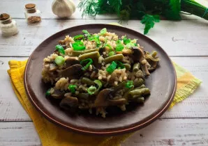 Rice with beans and mushrooms is ready. Enjoy your meal!