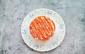 Peel the boiled carrots and grate them on a coarse grater. Spread over the salad in an even layer. Put the salad in the refrigerator for ...