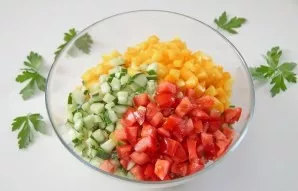 Put in a bowl and chopped vegetables.