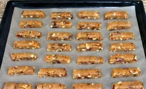 Transfer the cookies on a baking sheet covered with baking paper. Bake at a temperature of 180 degrees for 12 minutes.