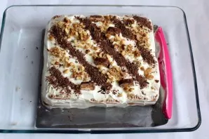 Before serving, remove the cake from the refrigerator and garnish with grated chocolate, chopped nuts, sweets or anything else you like.