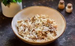 Pick out the fish bones and cut into small pieces.