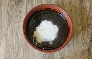 Add baking powder to the dough and mix.