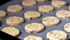 Place the cookies on a baking sheet. And place in an oven preheated to 180 degrees for 15-20 minutes.