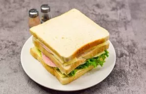 Put a third piece of toast. Thats it, the sandwich 