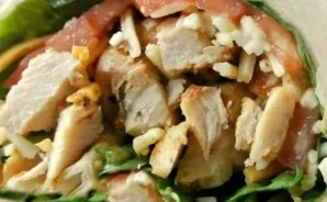 Cut the roll in half, hold the knife at an angle to get a beautiful cut. Thats it, the chicken tortilla is ready. Delicious!