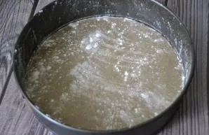 Prepare a removable form, line the bottom with baking paper, grease the form with butter, sprinkle with flour.