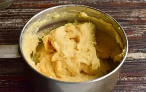 Mix the dough very well. It should be without lumps.