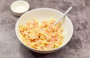 Mix everything. The filling is ready.