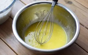 Stir these ingredients intensively with a whisk until a homogeneous mixture is obtained.