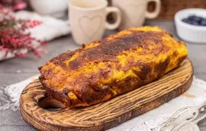 Remove the cake. Determine the readiness with a wooden skewer; it must come out completely dry from the middle of the cake. Let the cake ...