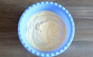 The prepared dough should be viscous and homogeneous.