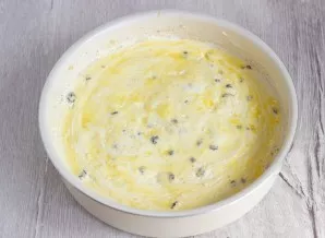 Put and smooth the curd mass on top of the pineapple and brush with the yolk with a culinary brush. Place in an oven preheated to 180 deg...