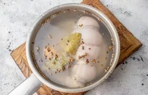 Pour the chicken from the kettle with boiling water, put on the stove and cook over low heat for 30 minutes. Chicken roll must be complet...