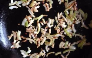 In the oil remaining after frying the chicken, fry the onion until light golden brown.