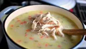 After 5 minutes, put the chicken in a saucepan.