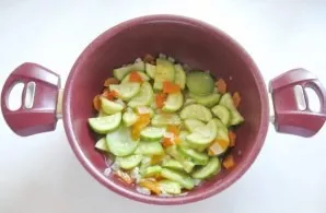 Pour in a little more broth and continue to stew the vegetables until tender. Add salt to taste.