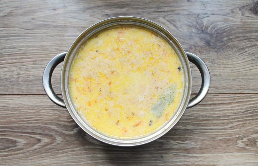 Salt the soup, add pepper and bring to a boil, remove from heat.