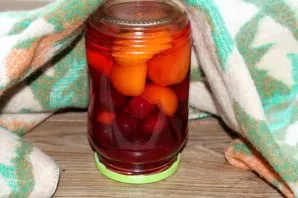 Pour the broth back into the jar and carefully roll up. Turn over and wrap, leave to cool completely.